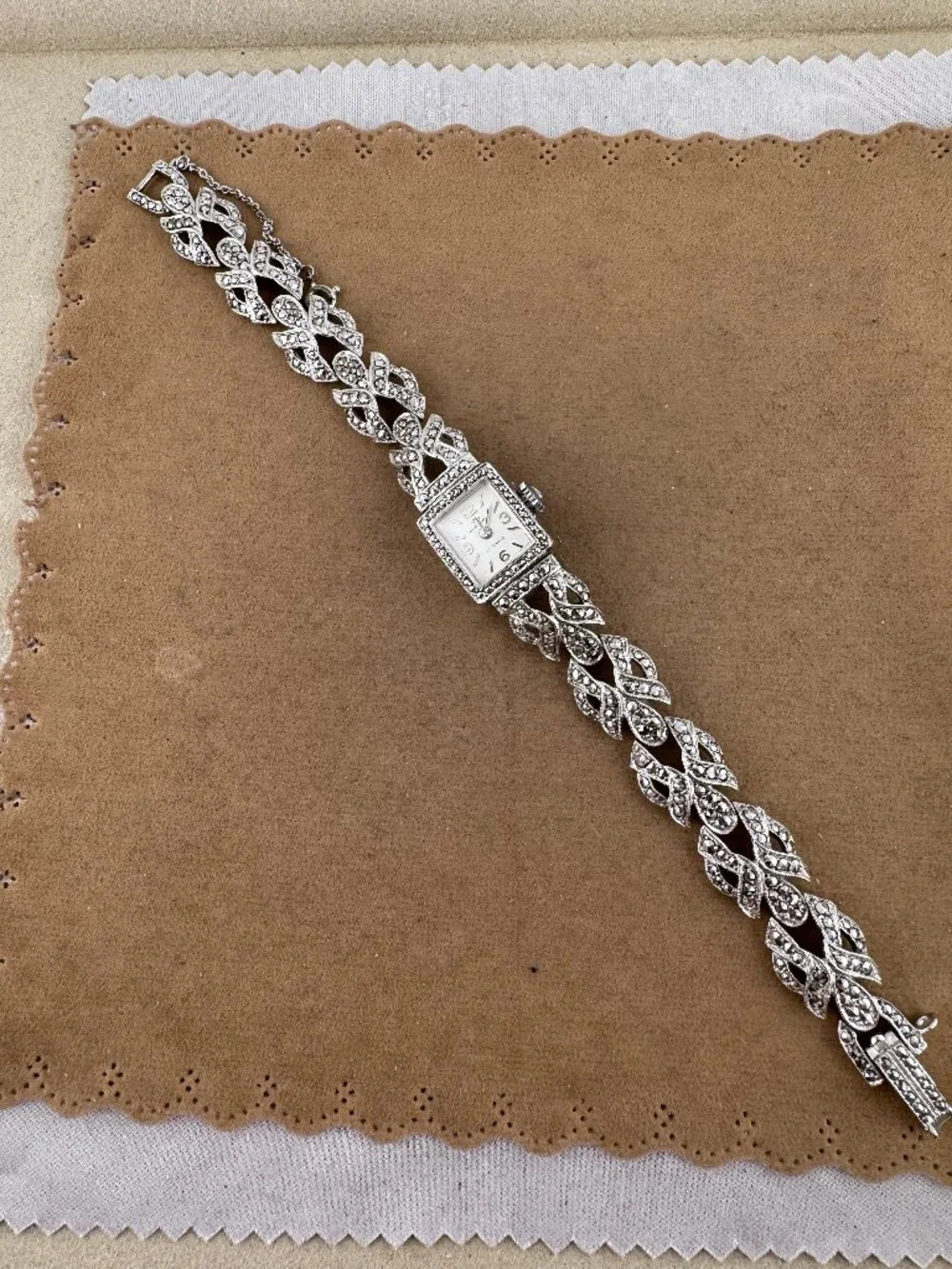 Vintage Elegant 1940's Bucherer Ladies Swiss Made Watch